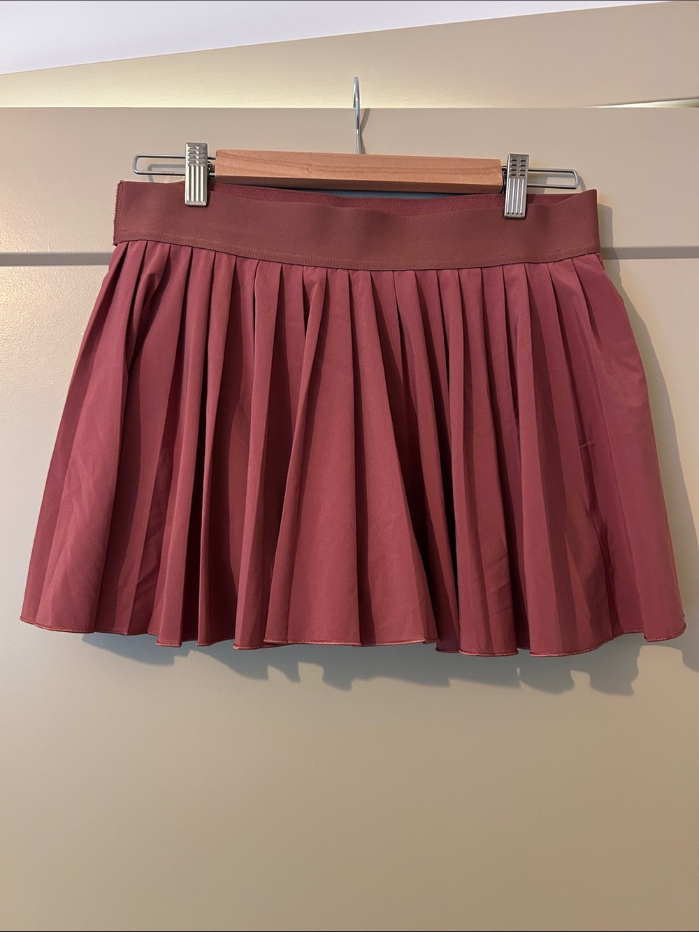 TnAction by Aritizia Pleated Mini Skort in Dusty Rose